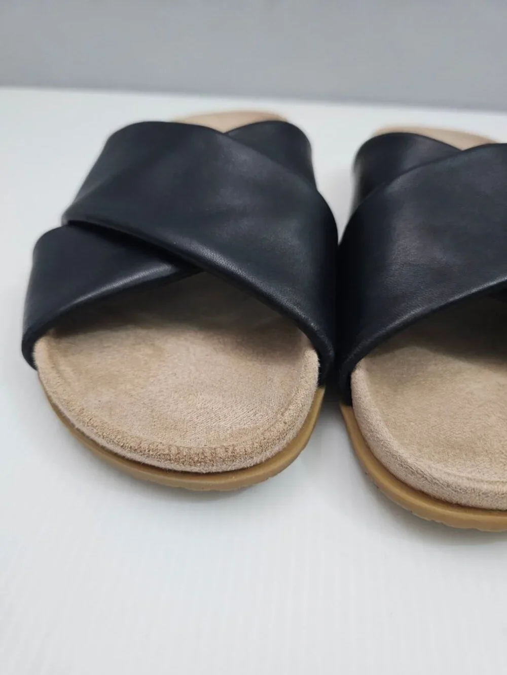 Vionic Black Cross‑Strap Comfort Slide
